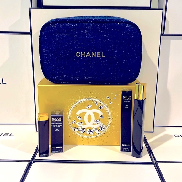Chanel Holiday Makeup set - Picture 13 of 13